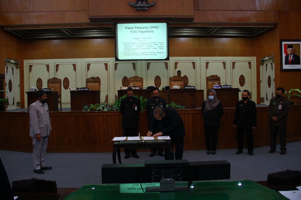 Walikota dan DPRD Kota Jogja Tandatangani Persetujuan Bersama