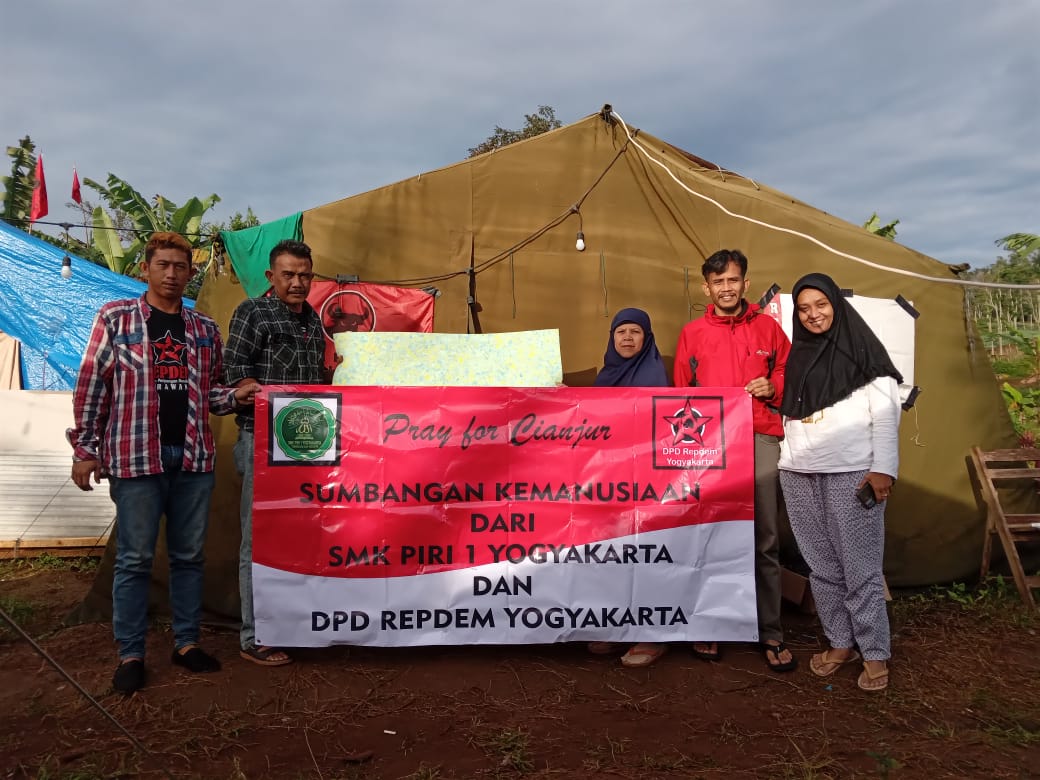 Bergotong Royong Membantu Korban Gempa Cianjur Jawa Barat