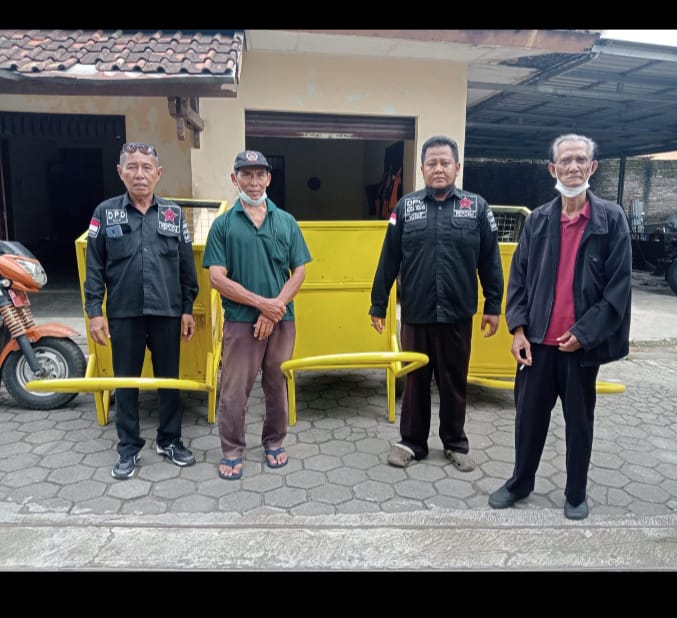 DPRD Mengawal Pembagian Gerobak Sampah ke Wilayah