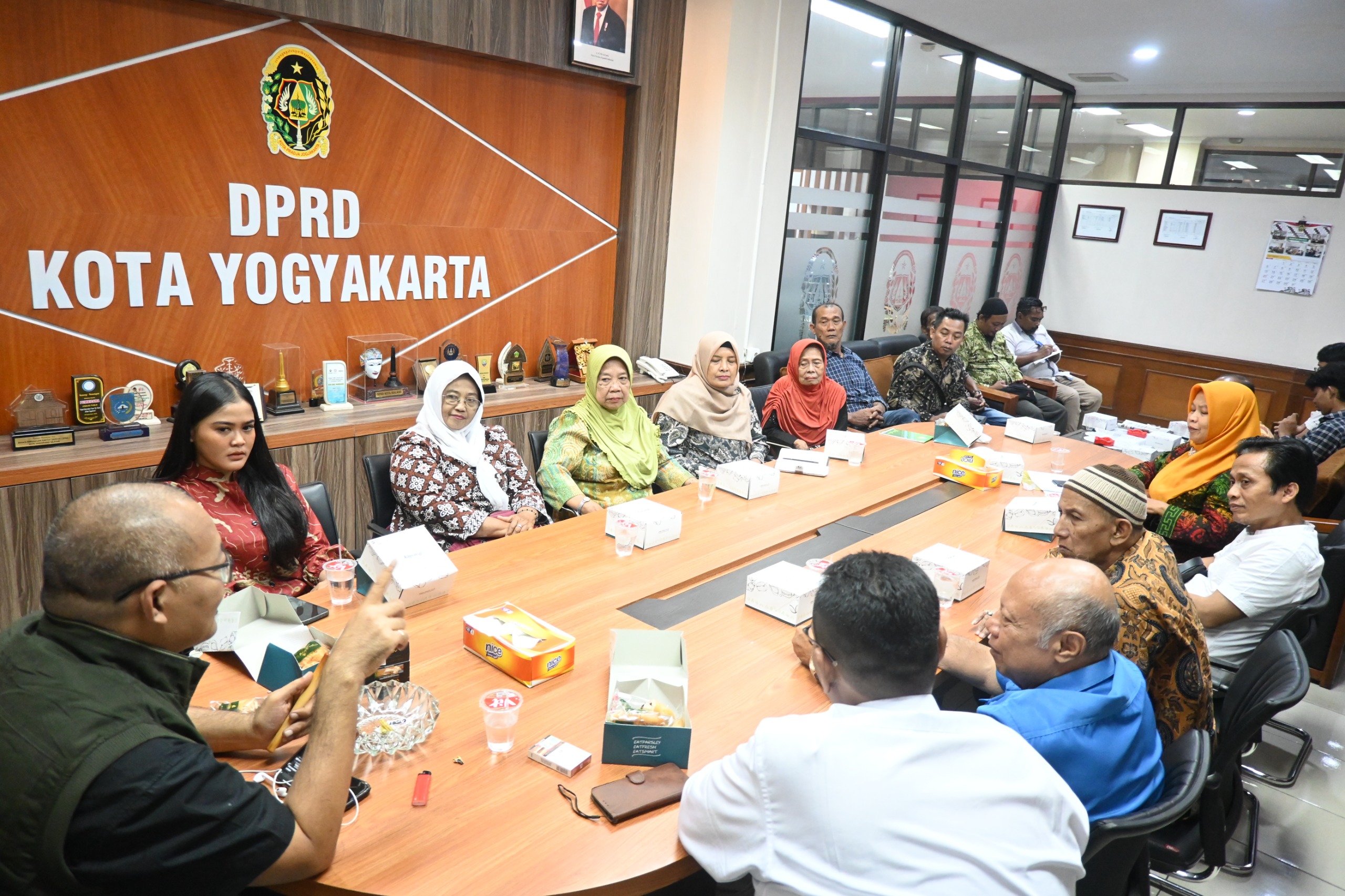 Sekretariat DPRD Yogyakarta Fasilitasi Audiensi Kampung Ngadinegaran Terkait Pengadaan RTHP